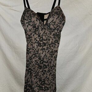 NWOT Slimming Smoothing Girdle slip MEDIUM w/bra